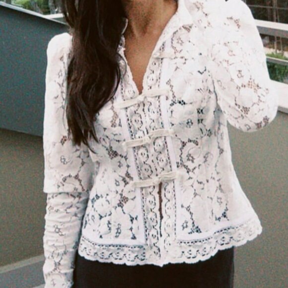 Elegant White Women's Lace Long Sleeve Shirt - Picture 3 of 4